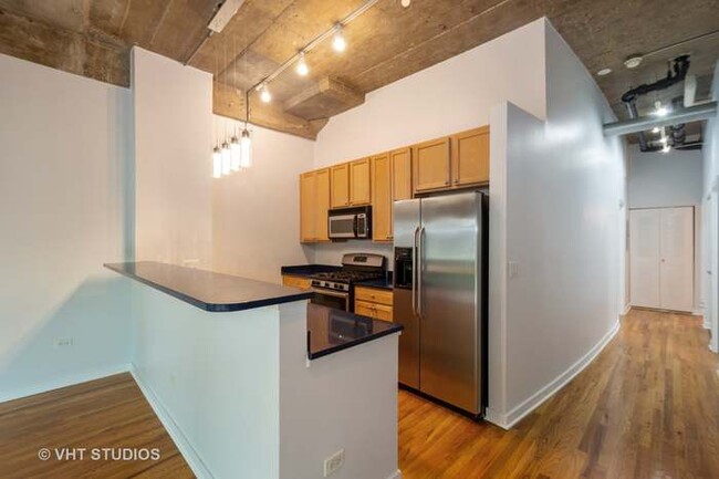 Building Photo - 1111 W 14th Pl