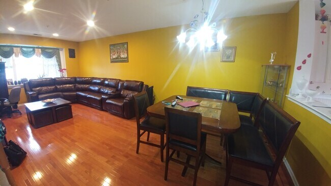 Foto del edificio - 509 Blossom Cir