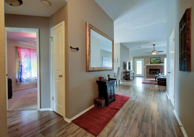 Foto del edificio - 509 Dusty Leather Ct