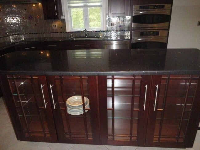 Building Photo - 1132 W Boylston St