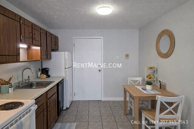 Foto del edificio - 10 Tall Pines Dr