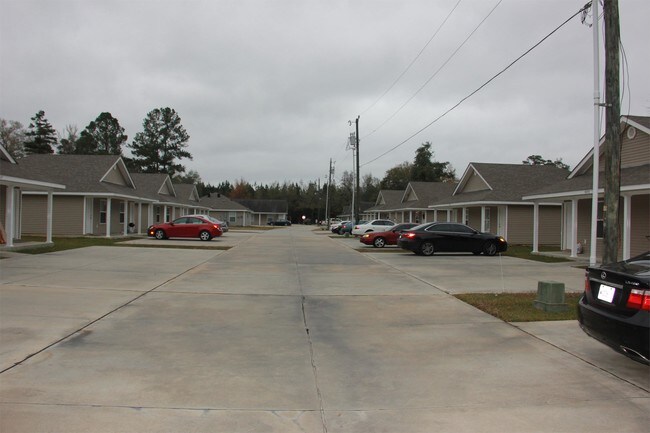 Foto del edificio - 46463-46516 Heatherwood Dr