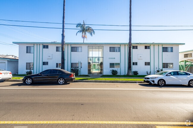Building Photo - Arlington Apartments