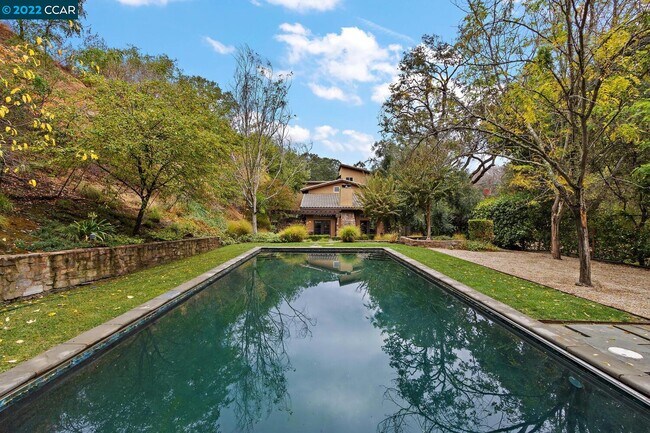 Building Photo - 289 Castle Hill Ranch Rd