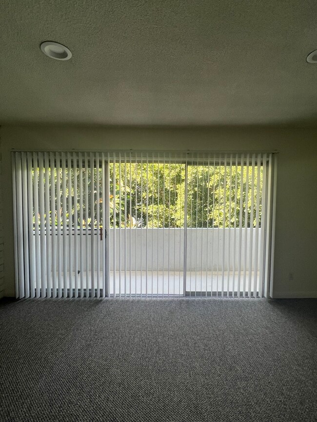 living room - 801 S Lucerne Blvd