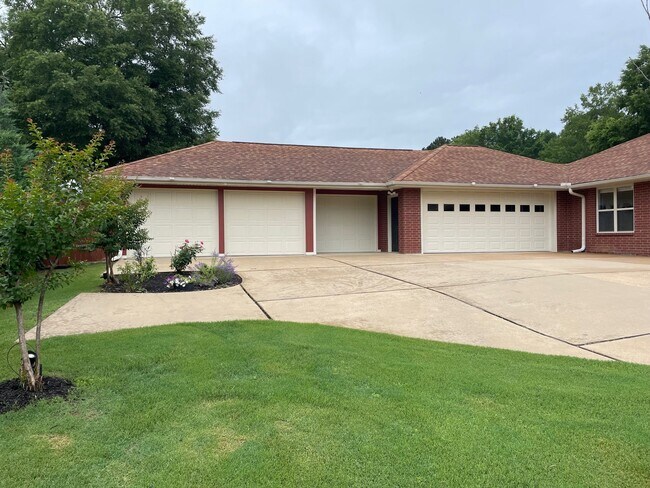 Garaje y cochera, 5 vehículos - 164 Tyler Cv