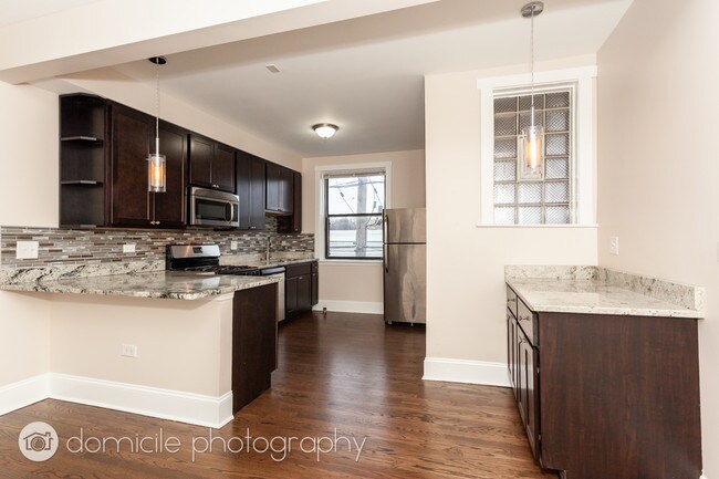 Cocina - 4816 N Oakley Ave