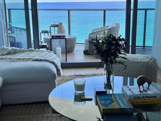 Foto del edificio - 15701 Collins Ave