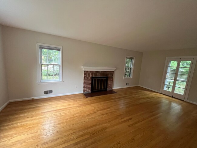 Building Photo - 4br 3.5ba home in Chevy Chase MD