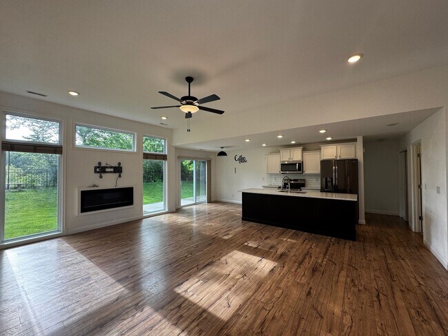 Foto del edificio - Single Family Home - Available For Rent!