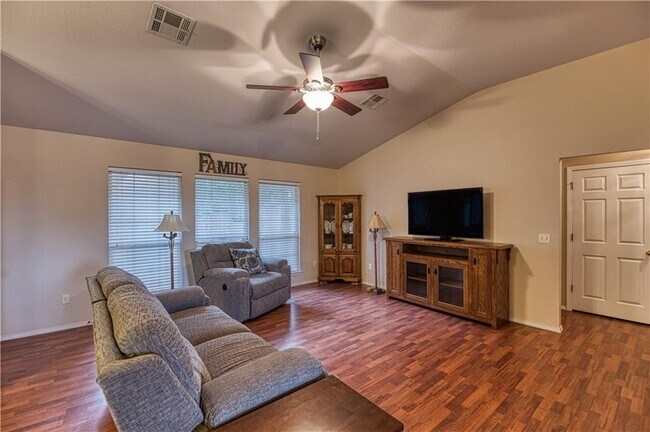 Foto del edificio - 319 Sondra Dr