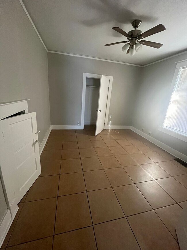 Foto del edificio - Renovated house in quite Neighborhood