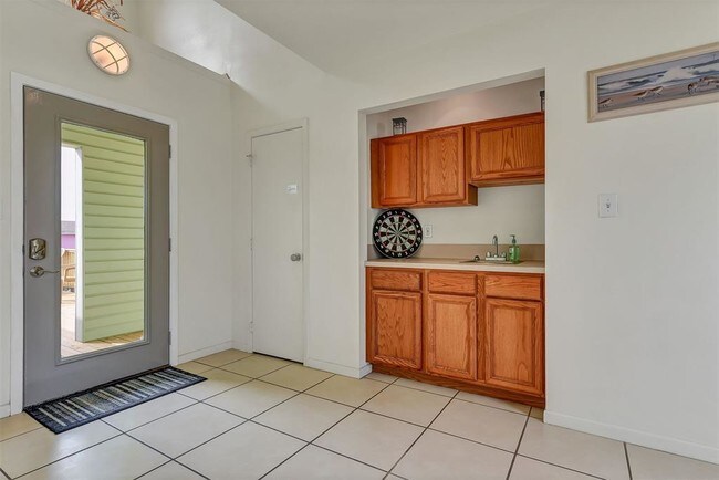 Building Photo - 4119 Vista Rd