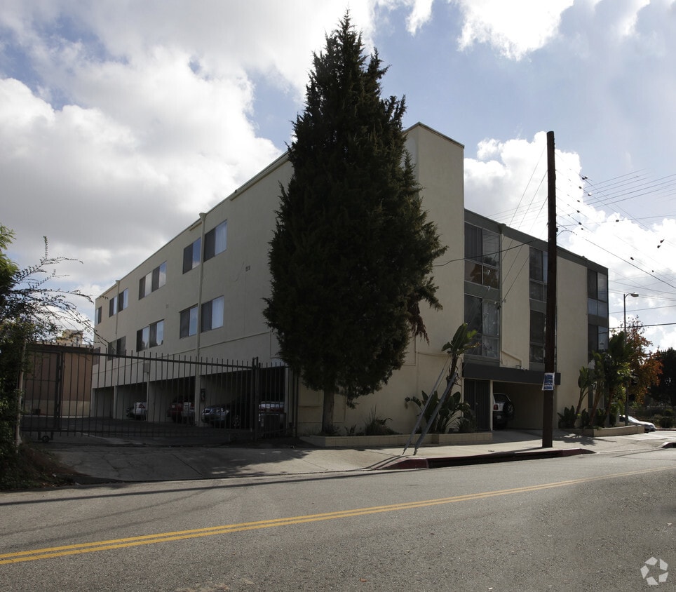 Building Photo - 13059 Oxnard St