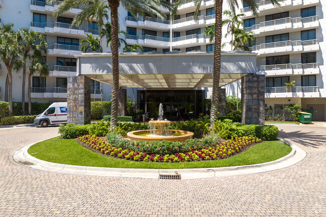 Building Photo - Parc Central Aventura South