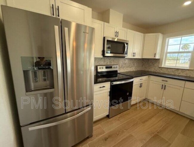 Foto del edificio - 49 Boundary Blvd