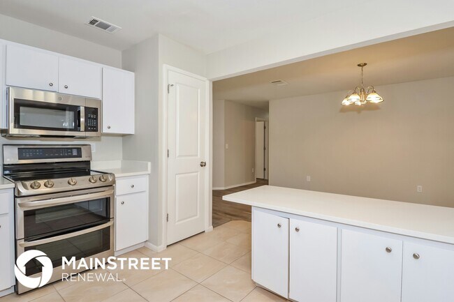 Foto del edificio - 6947 Roslyn Ct