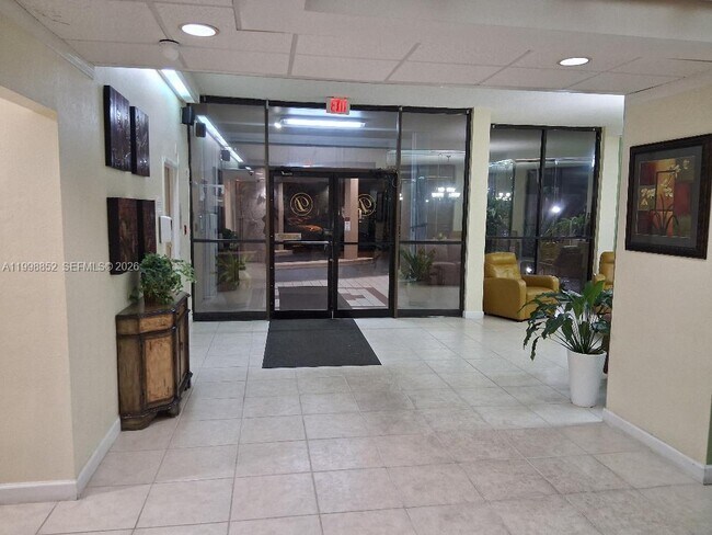 Foto del edificio - 1100 St Charles Pl