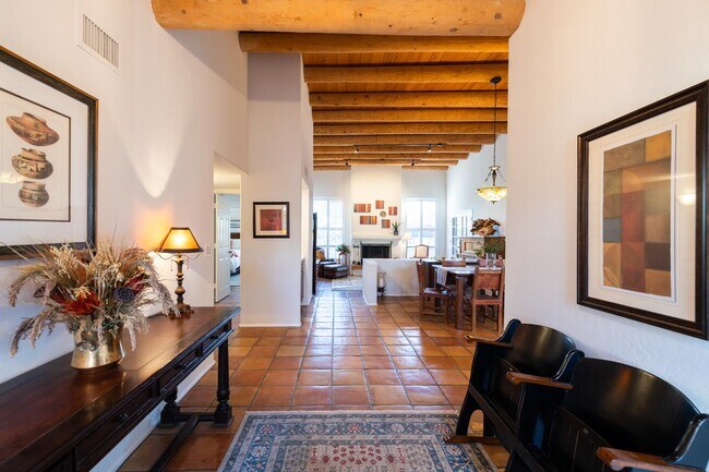 Foto del edificio - 3121 E Claremont Ave