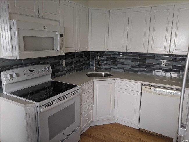 Building Photo - 962 Bowling Green Dr