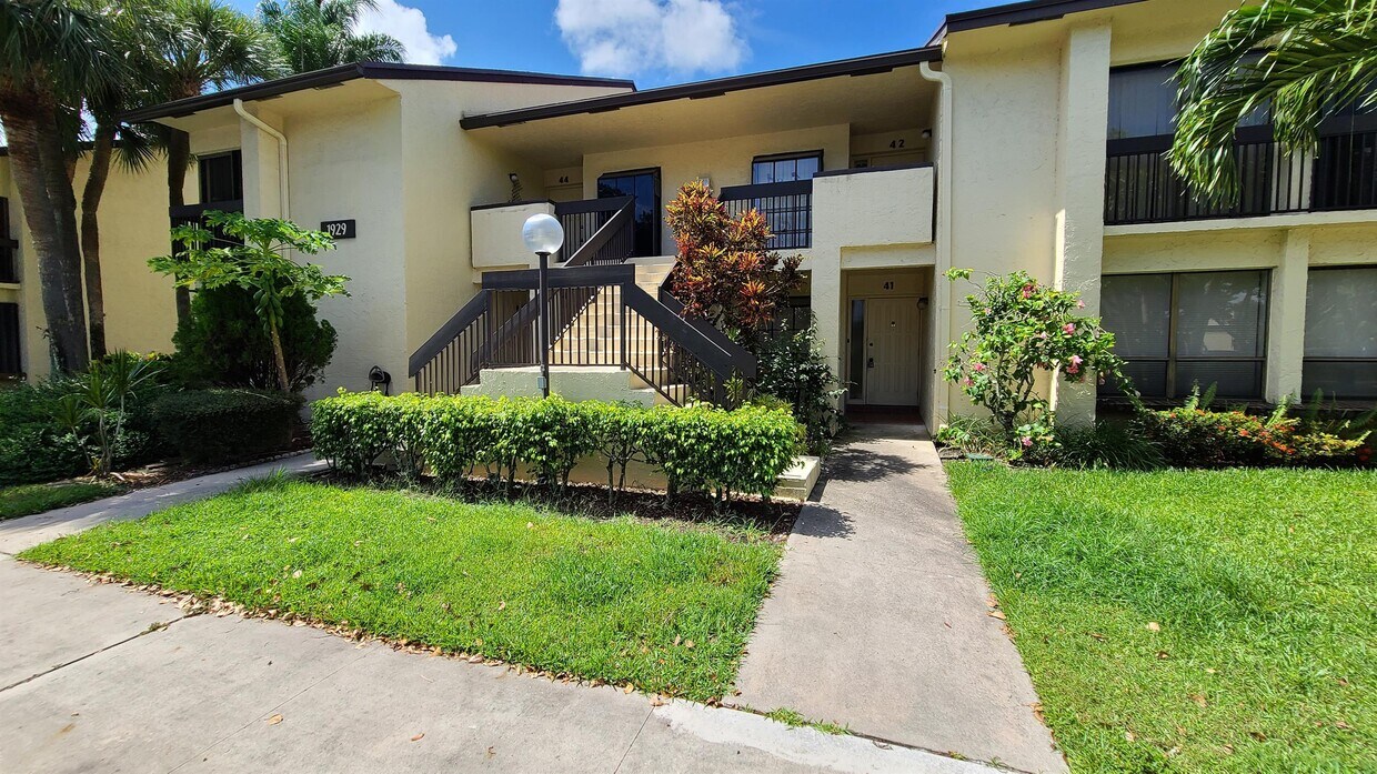 1929 SW 15th St, Deerfield Beach, FL 33442 Townhome Rentals in