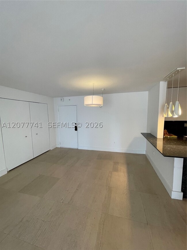 Building Photo - 1450 Brickell Bay Dr