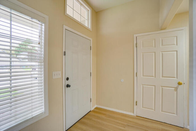 Building Photo - THREE BEDROOM WITH NEW FLOORING