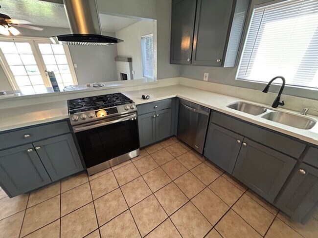 Foto del edificio - 419 W Walnut Ave