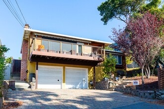 Building Photo - 45 Stratford Rd