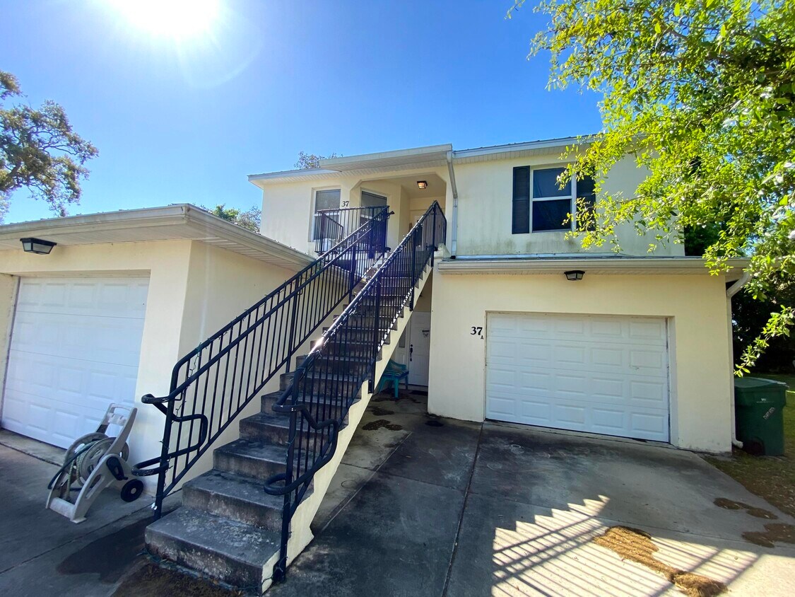 37 Carmalt St Unit A, Cocoa, FL 32922 Room for Rent in Cocoa, FL