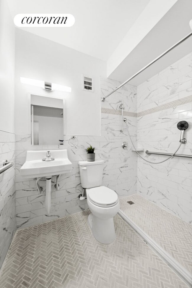Building Photo - 525 Audubon Ave