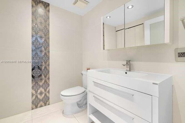 Foto del edificio - 690 SW 1st Ct