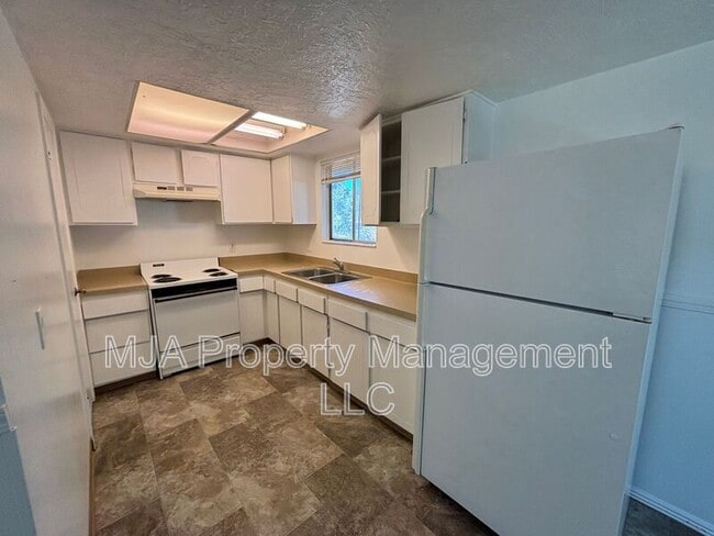 Building Photo - 804 15th St