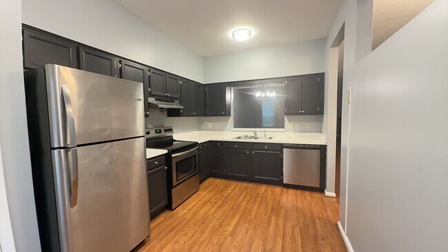 Foto del edificio - Spacious Virginia Beach Home with Dual Primary Suites & Private Backyard