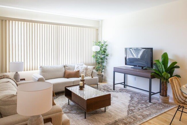 Building Photo - 1047 Canadian Shield Av