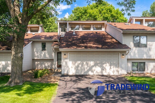 Building Photo - 1329 Sunview Dr