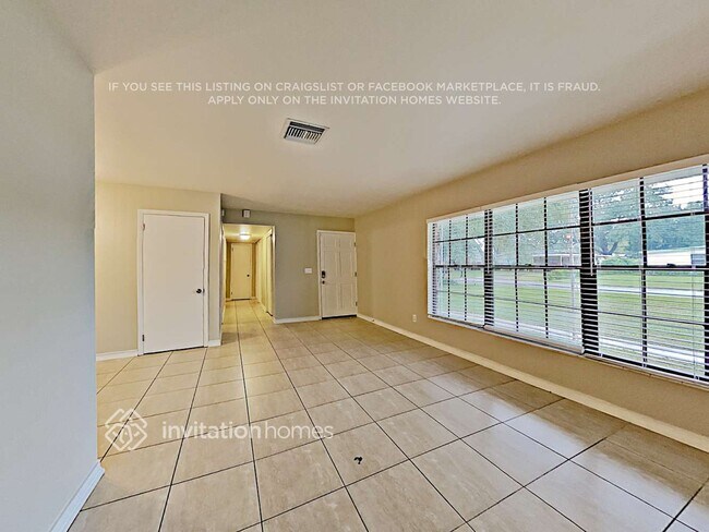 Building Photo - 907 Skyview Dr