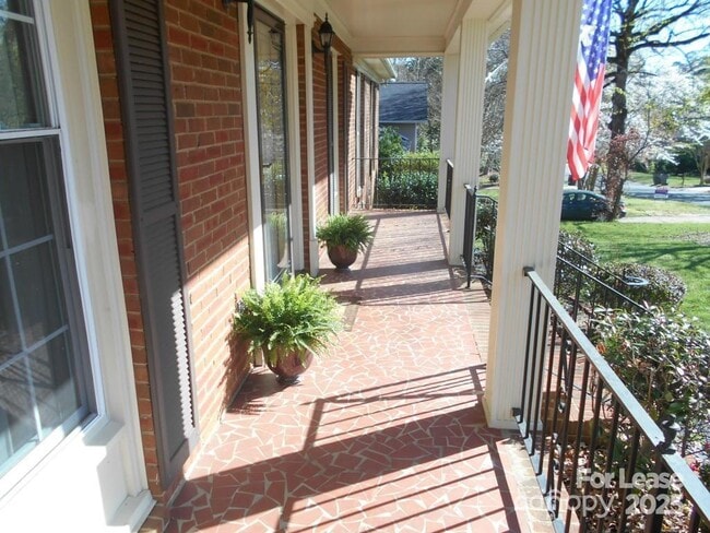 Building Photo - 1330 E Barden Rd