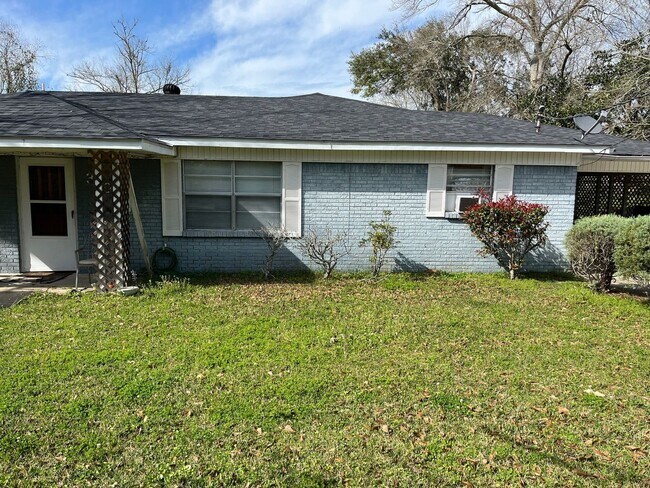 Foto del edificio - 3 Bedroom Single Family Home in Moss Point