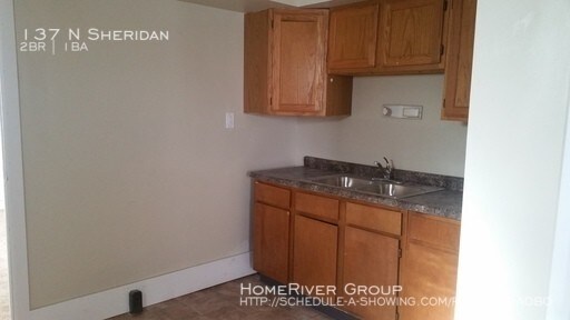 Building Photo - Newly Renovated Duplex