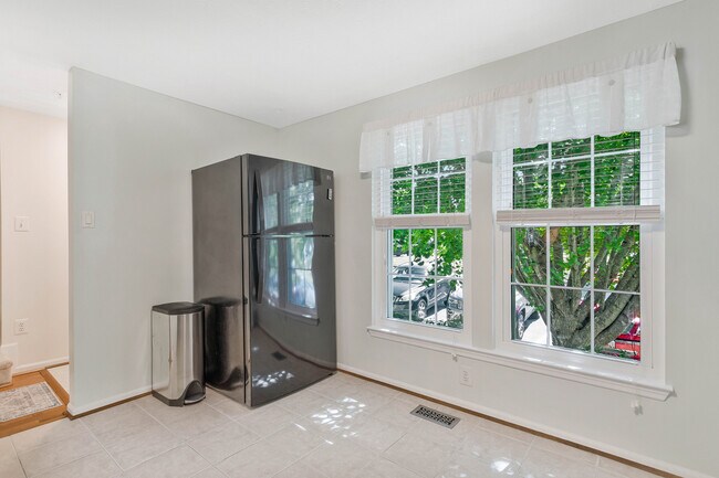 Foto del edificio - 1226 Quaker Ridge Dr