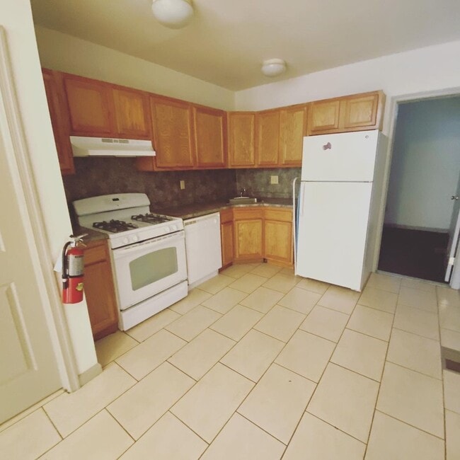 Photo - 4 Bedroom House steps from Temple University