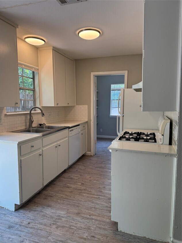 Foto principal - 1910 Westridge Dr