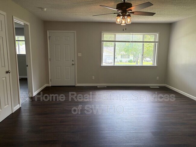 Building Photo - 2605 E Linwood St