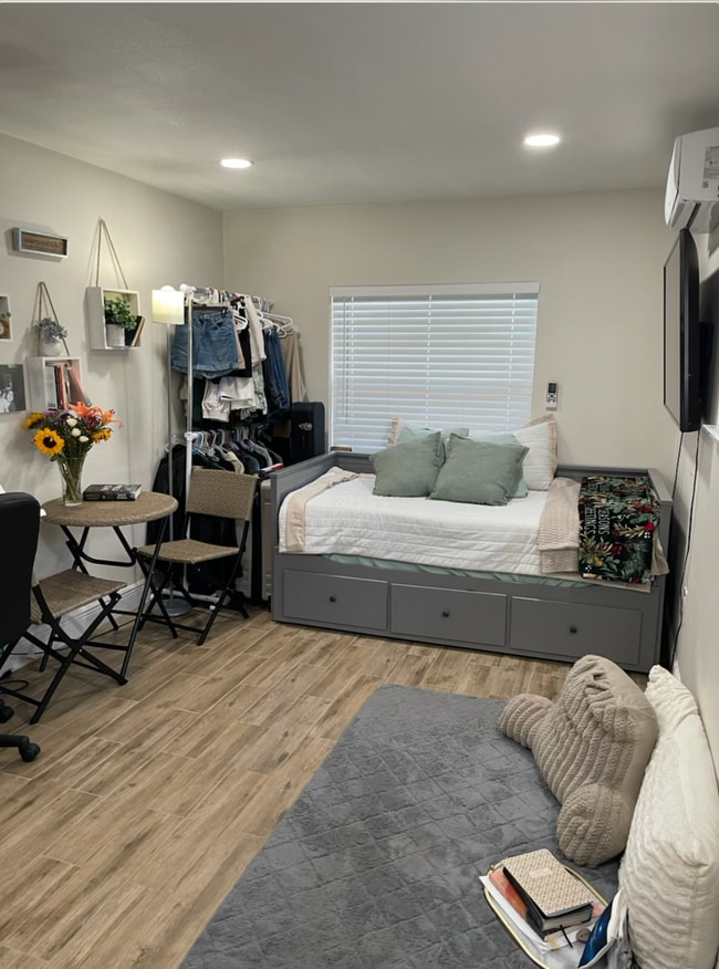Photo - Glen Ave  Efficiency Apartment