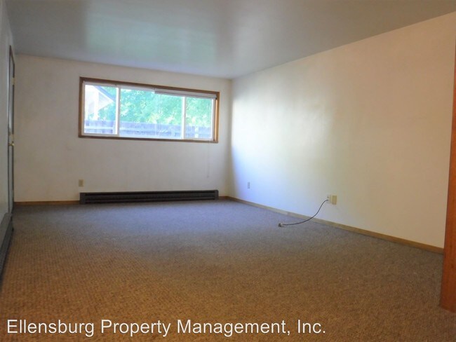 Building Photo - 805 C St