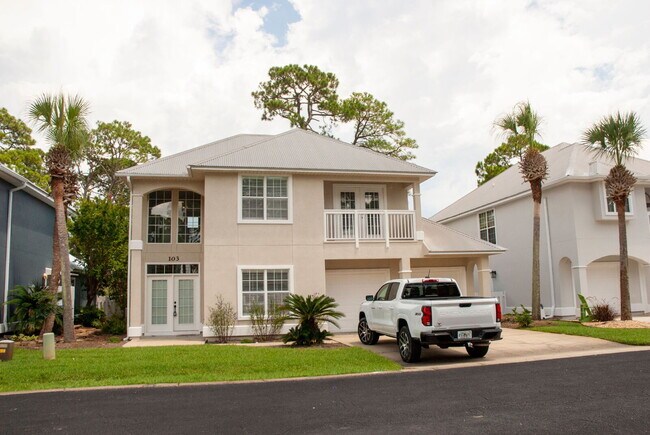 Foto del edificio - Luxury 3 bedroom 3.5 bath home in GATED community with BOAT SLIP!