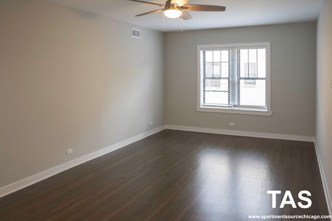 Building Photo - 1954 W Wilson Ave