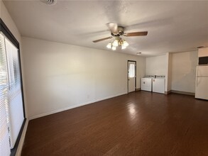 Building Photo - 217 E Adobe St