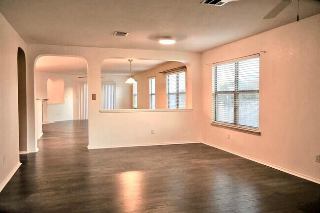 Building Photo - 317 Leanne Dr